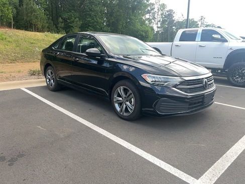 Used 2024 Volkswagen Jetta SE FWD image 9