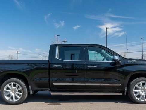 Used 2022 Chevrolet Silverado 1500 High Country w/ High Country Premium Package AWD/4WD image 5