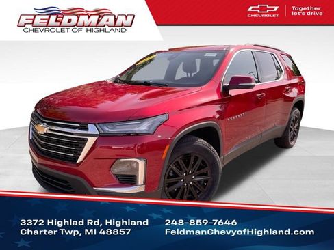 Used 2023 Chevrolet Traverse LT FWD image 1