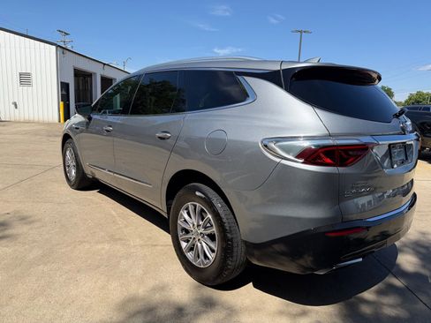 Used 2023 Buick Enclave Essence AWD/4WD image 9
