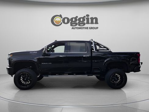 Used 2023 Chevrolet Silverado 2500 High Country w/ Z71 Off-Road Package AWD/4WD image 2