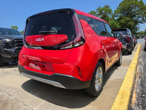 Certified 2025 Kia Soul LX w/ LX Technology Package FWD image 15