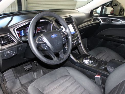 Used 2020 Ford Fusion SE FWD image 24