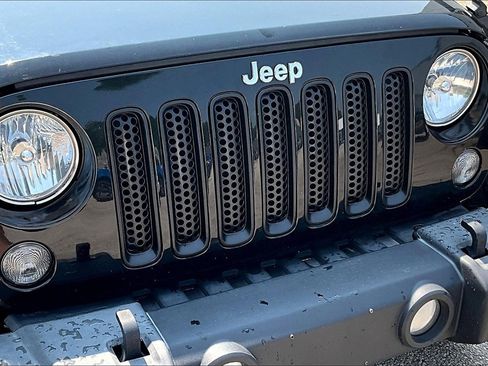 Used 2018 Jeep Wrangler Unlimited Sahara image 30