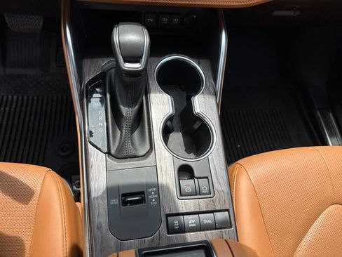 Used 2021 Toyota Highlander Platinum AWD/4WD image 19