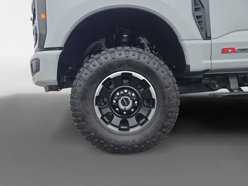 Used 2025 Ford F350 Platinum w/ Tremor Off-Road Package image 16