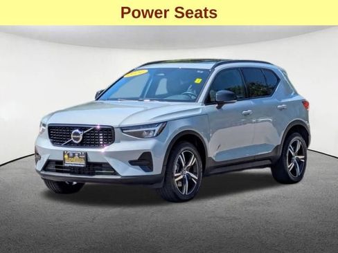 Used 2024 Volvo XC40 B5 Core image 10