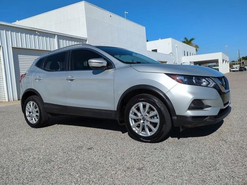 Used 2020 Nissan Rogue Sport SV image 3