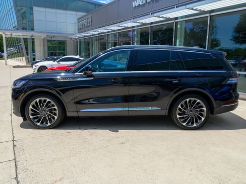 Used 2026 Lincoln Aviator Reserve AWD/4WD image 8