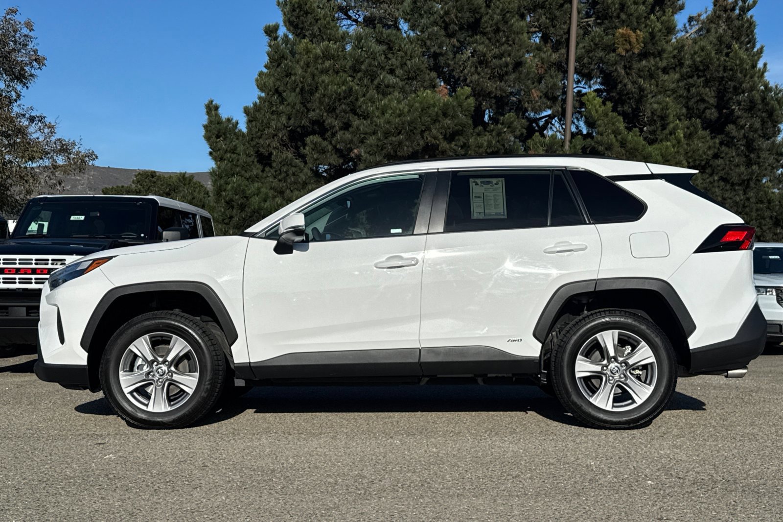 Used 2023 Toyota RAV4 XLE w/ XLE Grade Weather Package AWD/4WD image 9