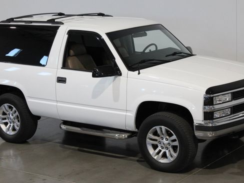 Used 1999 Chevrolet Tahoe 4WD 2-Door w/ Skid Plate Pkg image 6