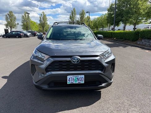 Used 2022 Toyota RAV4 LE AWD/4WD image 2