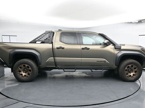 Used 2024 Toyota Tacoma Trailhunter image 9