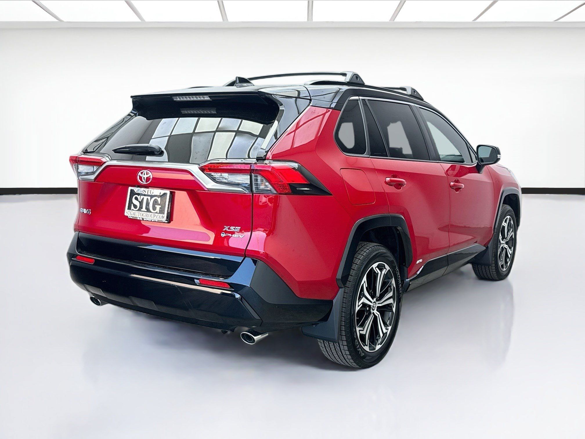 Used 2025 Toyota RAV4 XSE AWD/4WD image 4