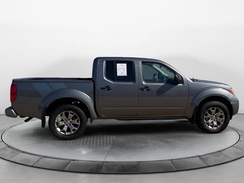 Used 2020 Nissan Frontier SV AWD/4WD image 2