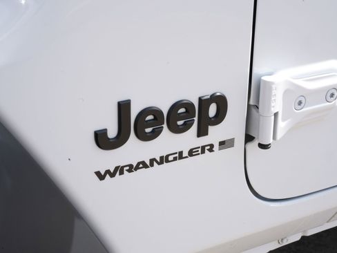 Used 2025 Jeep Wrangler Sport S image 21