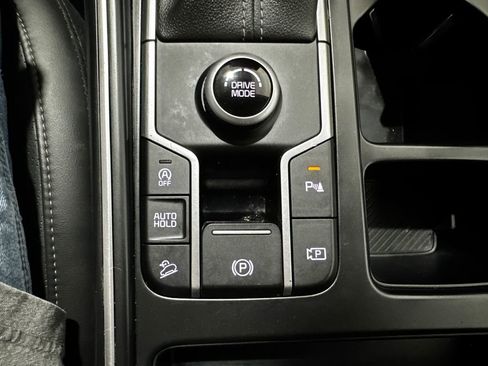 Used 2025 Kia Sorento S FWD image 36
