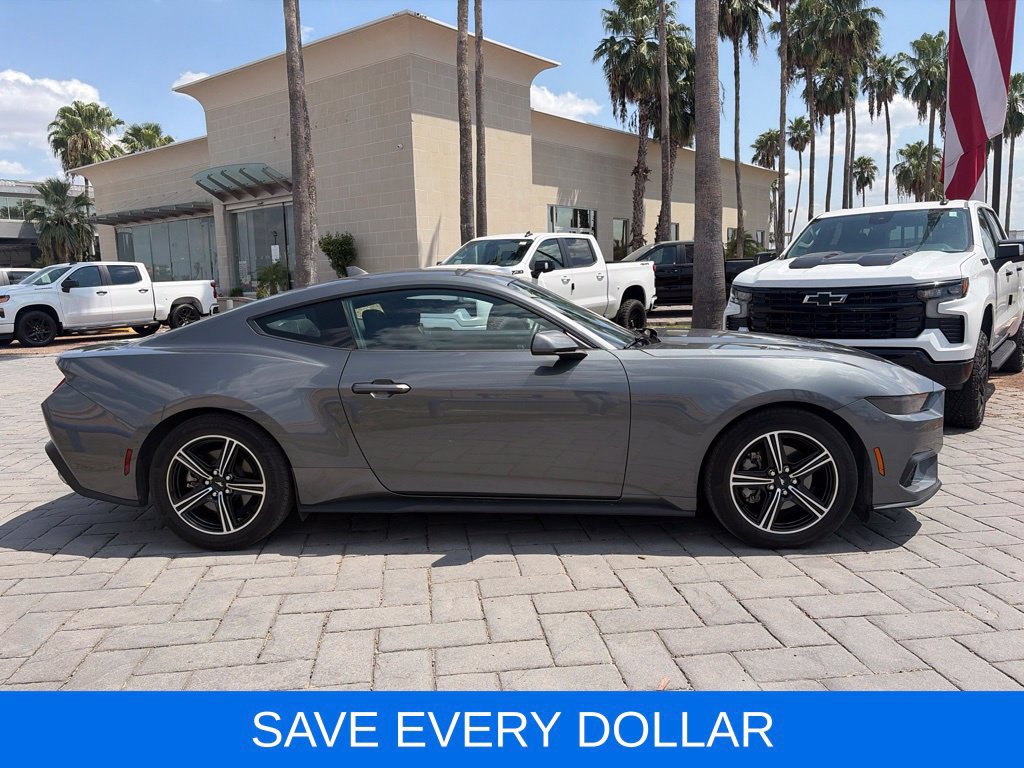 Used 2025 Ford Mustang Coupe RWD image 3