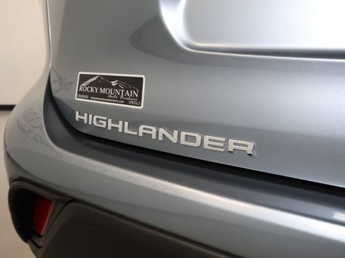 Used 2021 Toyota Highlander XLE AWD/4WD image 10