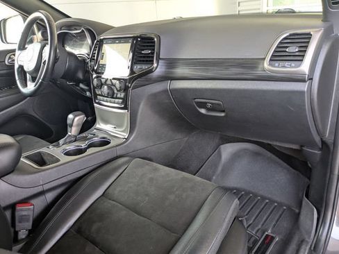 Used 2021 Jeep Grand Cherokee Laredo X AWD/4WD image 6