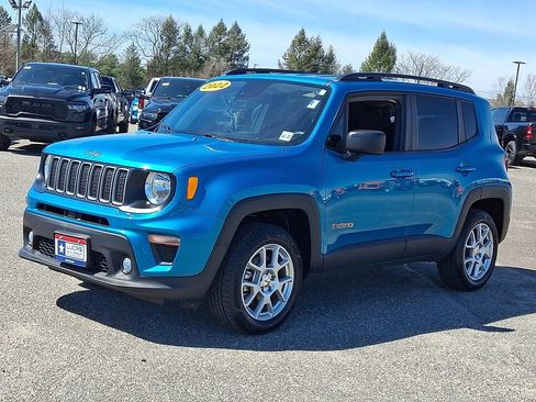 Used 2022 Jeep Renegade Latitude AWD/4WD image 6