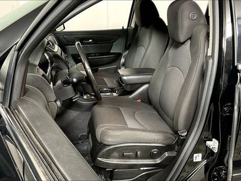 Used 2017 Chevrolet Traverse LT image 23