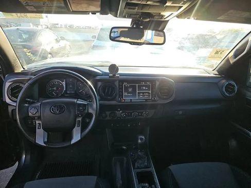 Used 2020 Toyota Tacoma TRD Off-Road w/ Technology Package AWD/4WD image 11