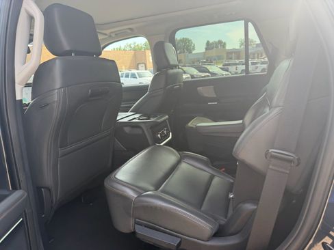 Used 2025 Ford Expedition Active AWD/4WD image 12
