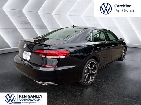 Used 2020 Volkswagen Passat 2.0T R-Line FWD image 4