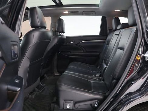 Used 2019 Toyota Highlander Limited Platinum AWD/4WD image 24