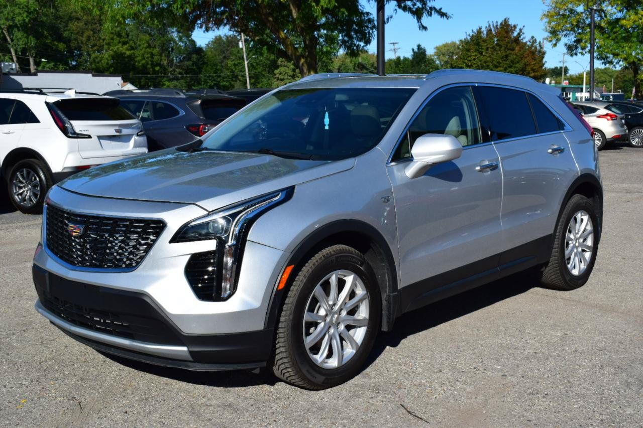 Used 2022 Cadillac XT4 Luxury w/ Cold Weather Package AWD/4WD image 2