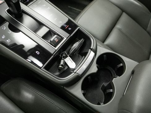 Certified 2023 Porsche Macan AWD/4WD image 28