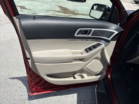 Used 2014 Ford Explorer XLT w/ Equipment Group 202A image 12