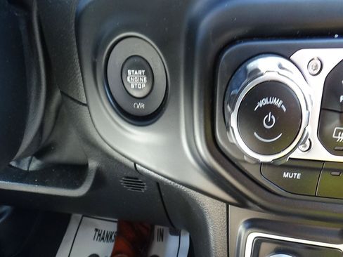 Used 2021 Jeep Gladiator Overland w/ Popular Equipment Package AWD/4WD image 30