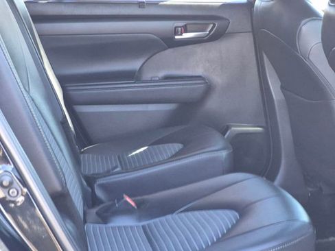 Used 2025 Toyota Highlander XSE image 21