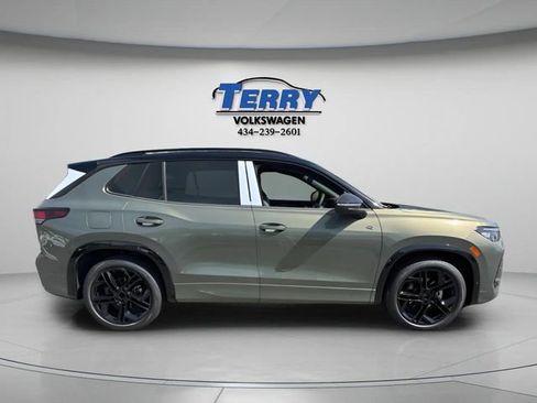 New 2026 Volkswagen Tiguan SE R-Line FWD image 1