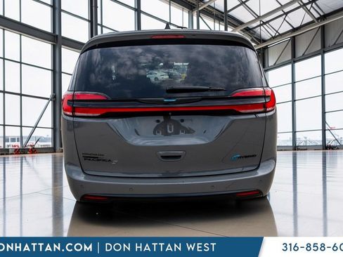 Used 2021 Chrysler Pacifica Touring w/ S Appearance Package FWD image 31