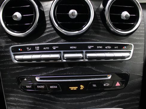 Used 2019 Mercedes-Benz GLC 300 4MATIC image 18