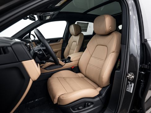 Certified 2026 Porsche Cayenne image 5