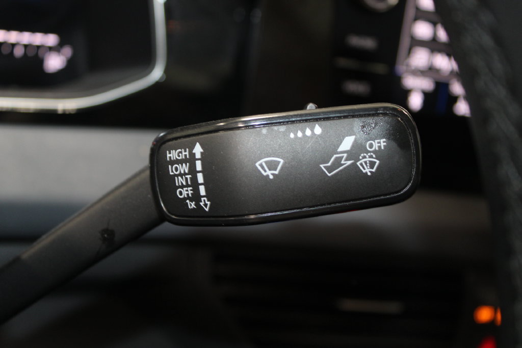 Used 2025 Volkswagen Jetta SE FWD image 23