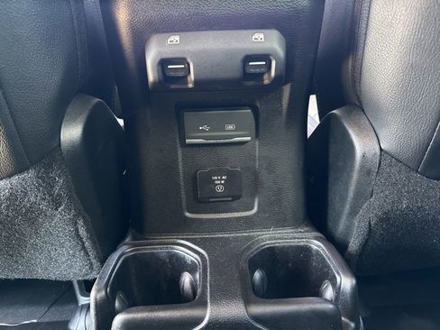Used 2018 Jeep Wrangler Unlimited Sahara image 21