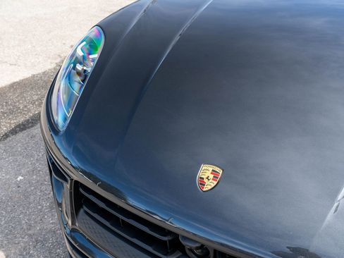 Certified 2025 Porsche Macan image 18