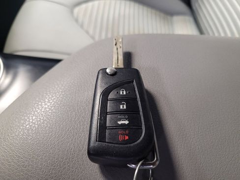 Used 2020 Toyota Camry SE FWD image 32