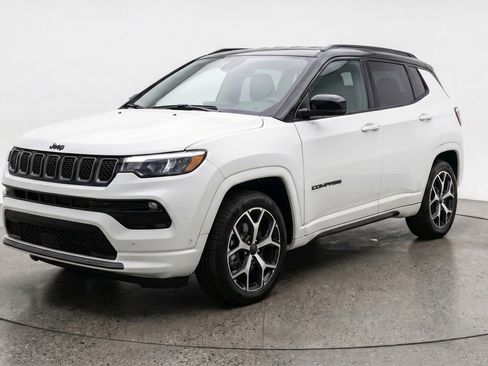 Used 2025 Jeep Compass Limited AWD/4WD image 3
