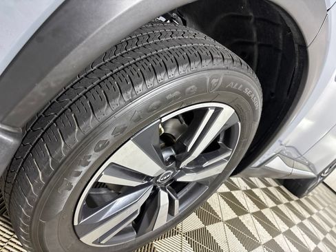 Used 2023 Nissan Rogue SL FWD image 36