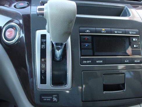 Used 2014 Nissan Quest S image 28