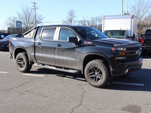 Used 2020 Chevrolet Silverado 1500 LT Trail Boss w/ Midnight Edition image 2