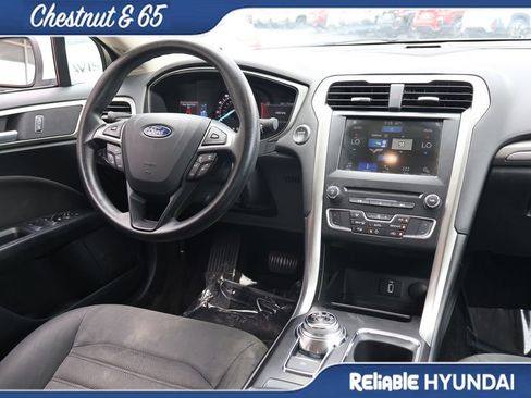 Used 2018 Ford Fusion SE w/ Fusion SE Technology Package FWD image 13