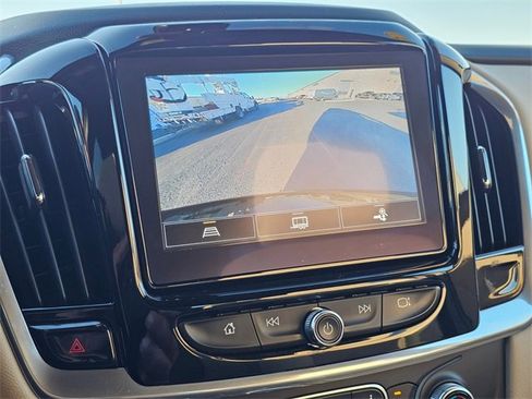 Used 2022 Chevrolet Traverse LT image 21