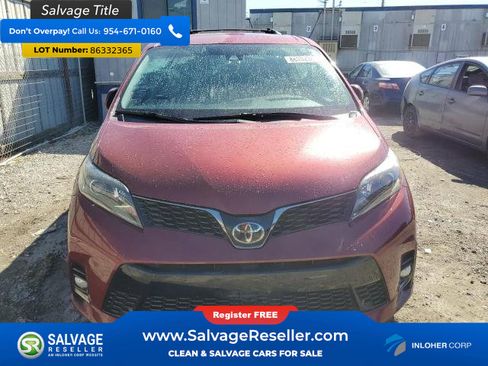 Used 2020 Toyota Sienna SE w/ Carpet Mat Package image 5